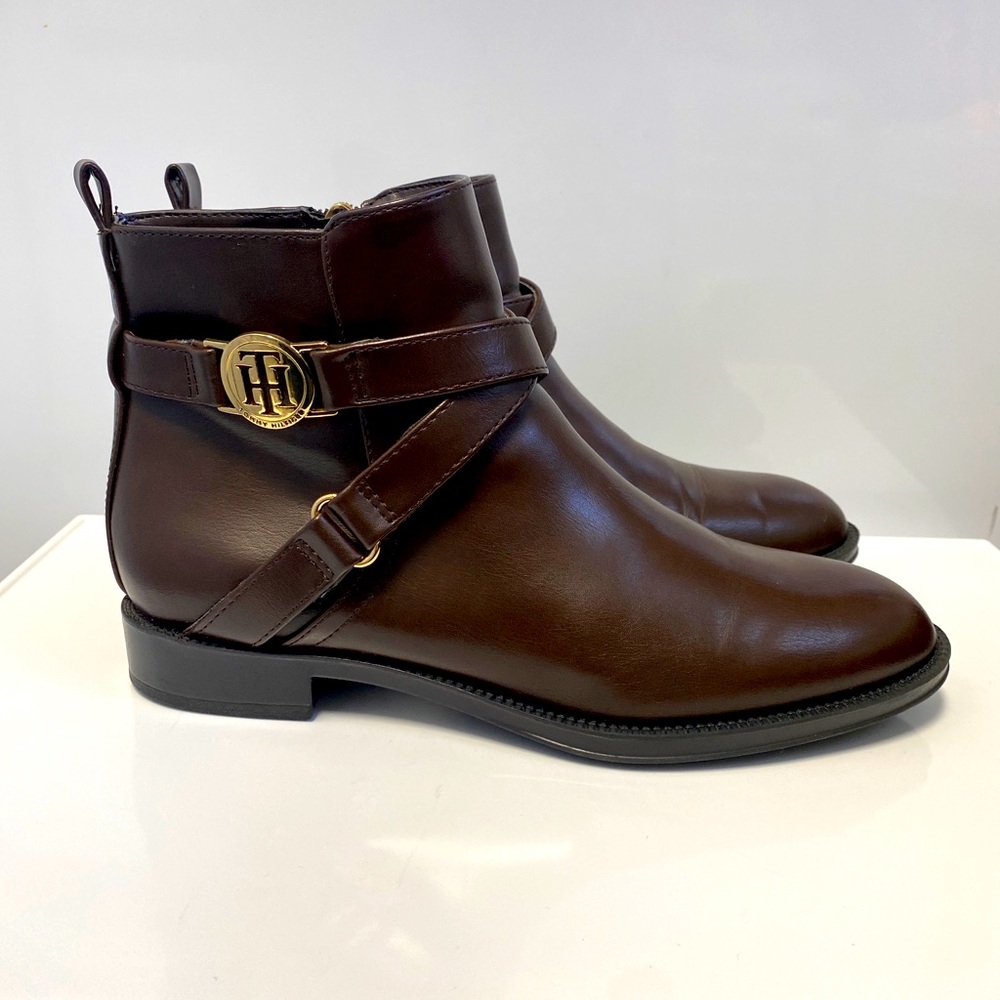 Tommy Hilfiger Women's US 7M TWRANT-R Brown Faux Leather Side Zip Ankle Boots.